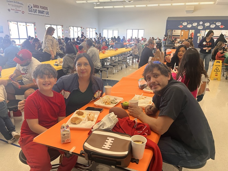 Thanksgiving luncheon 25-26