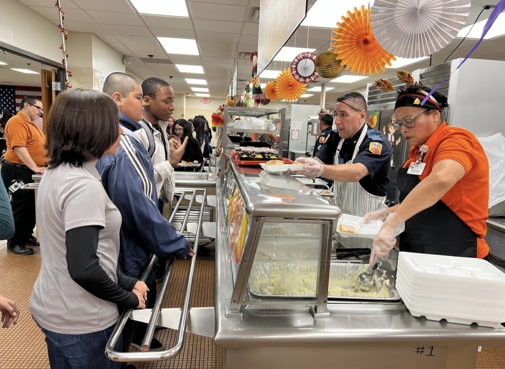 El Paso Police Department helps serve Thanksgiving meals at Charles Middle School