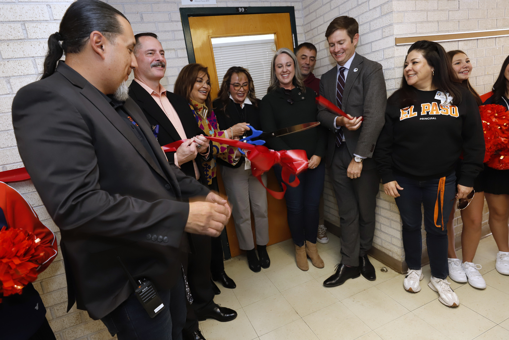 El Paso ISD Interim Superintendent Martha Aguirre, El Paso High feeder pattern principals, and three El Paso ISD board members cut ribbon for the Lamar Family Resource Center