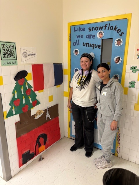 parents decorating door 