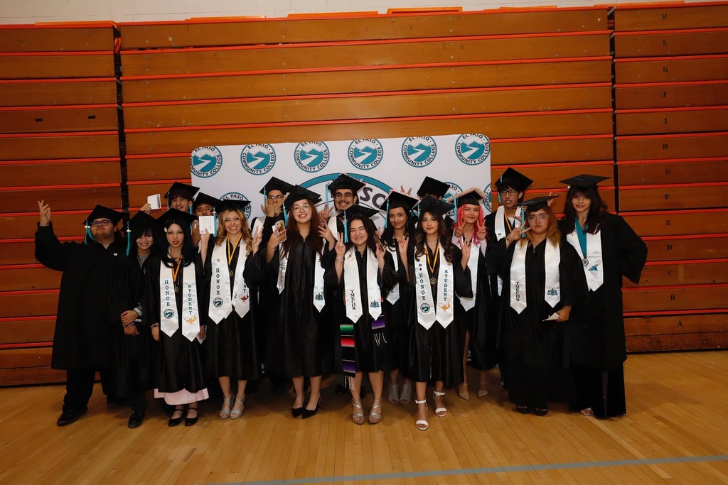 Transmountain Early College High School students take a group photo