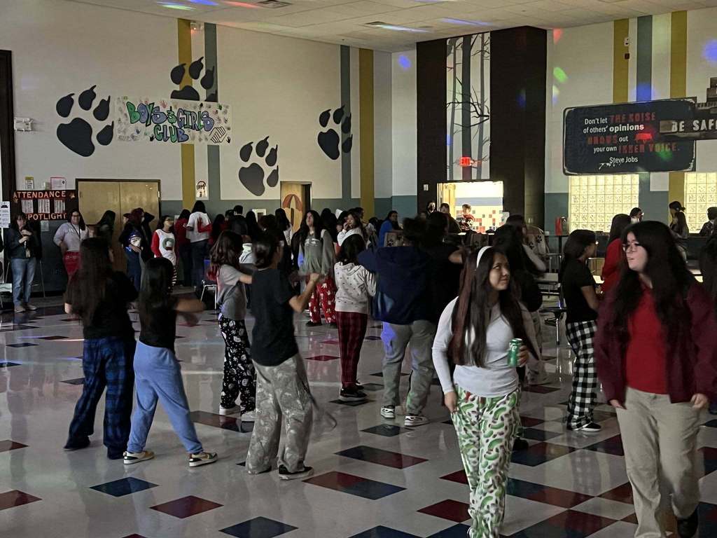 Photo of Magoffin Middle School dance in the cafeteria