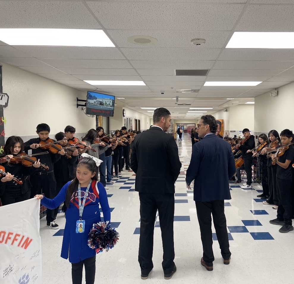 Magoffin Middle School students welcome El Paso ISD Superintendent Dr. Brian Lusk to their campus