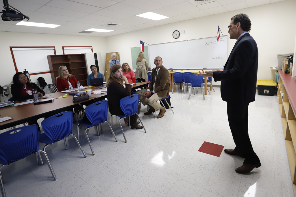 El Paso ISD Superintendent Dr. Brian Lusk connecting with staff at Hart Elementary School's feeder pattern leadership meeting.
