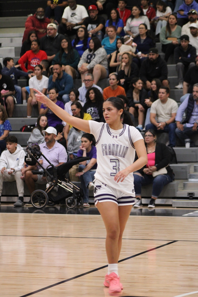 Allison De La O, Franklin basketball during a match
