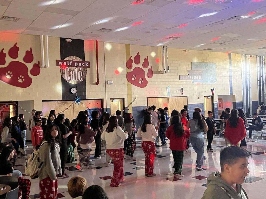 Photo of Magoffin Middle School dance in the cafeteria