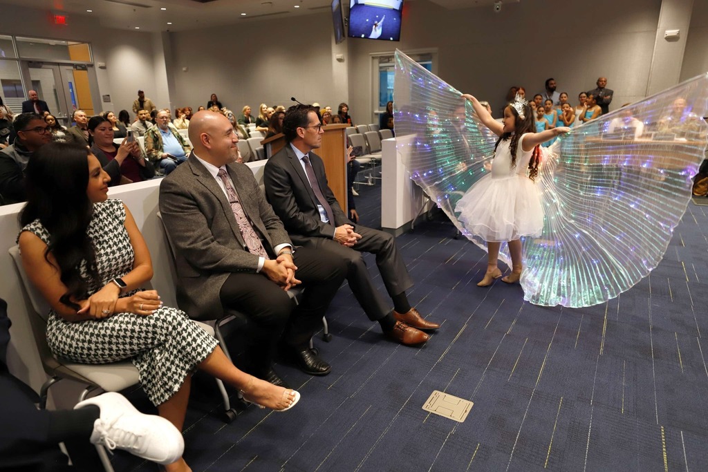 In celebration of Board Recognition Month, El Paso ISD Fine Arts students shared their appreciation for the Board of Trustees with a special presentation featuring talented students from Moreno Montessori, Crockett Elementary Fine Arts Academy, Hart Elementary School, and Magoffin Middle School. 