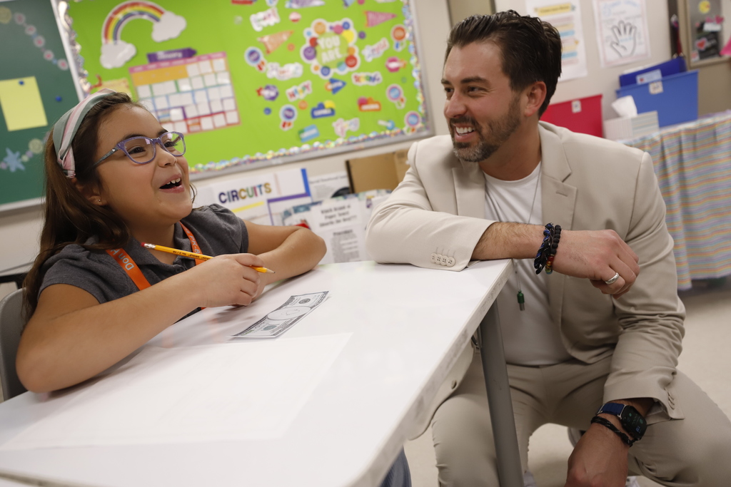 Trustee Daniel Call talks to a student