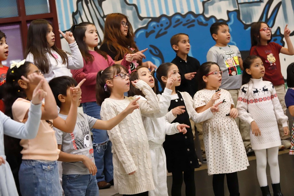 Guerrero Elementary School students perform for Trustee Valerie Ganelon Beals