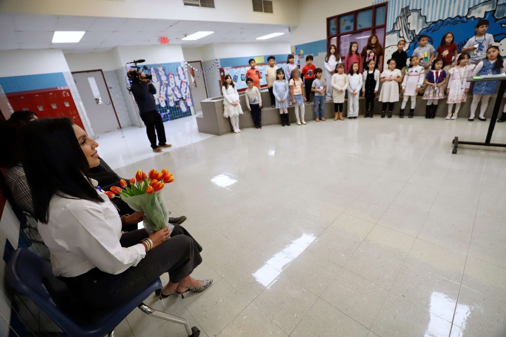 Guerrero Elementary School students perform for Trustee Valerie Ganelon Beals