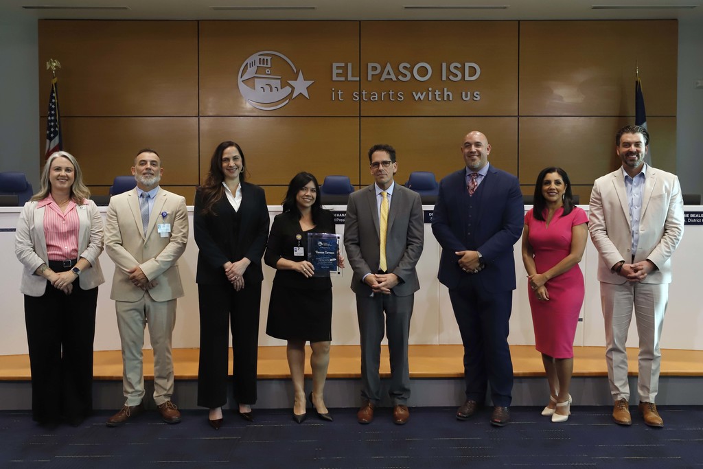 El Paso ISD Board of Trustees and Superintendent Dr. Brian Lusk were excited to recognize MacArthur PK-8 Assistant Principal Vanessa Carrasco for being named the 2026 Region 19 Assistant Principal of the Year by the Texas Elementary Principals and Supervisors Association (TEPSA). 🎊 This honor recognizes Ms. Carrasco’s outstanding leadership and commitment to fostering a culture of excellence for PK-8 students. 📚🌟