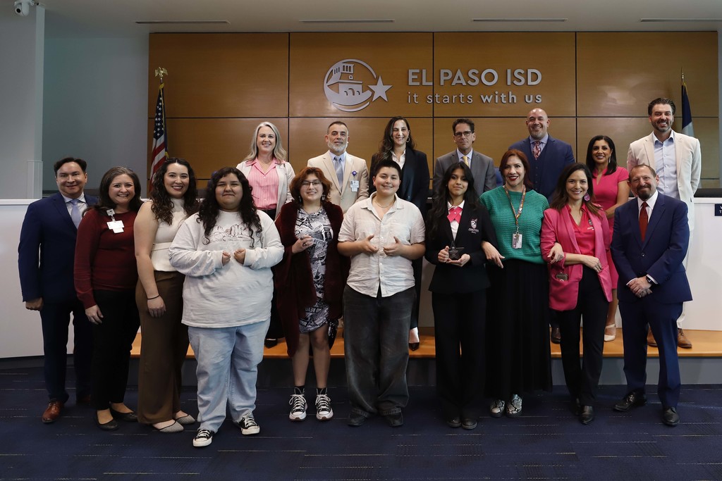El Paso ISD Board of Trustees and Superintendent Dr. Brian Lusk were proud to recognize our Scholastic Visual Arts Competition winners. 🌟 At this state-level competition, students from Burges High School and Young Women’s STEAM Research & Preparatory Academy earned top honors, showcasing their creativity and artistic excellence. 🎨