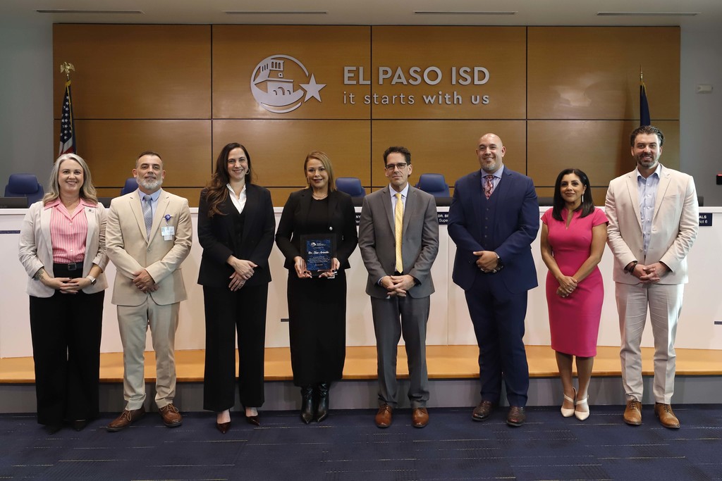 El Paso ISD Board of Trustees and Superintendent Dr. Brian Lusk were proud to recognize Hartley PK-8 Principal Dr. Elisa Aranda for being named the 2026 Region 19 TEPSAN of the Year. 🎊 This prestigious honor from the Texas Elementary Principals and Supervisors Association (TEPSA) highlights her exemplary leadership and dedication to advancing education across Texas. 🌟