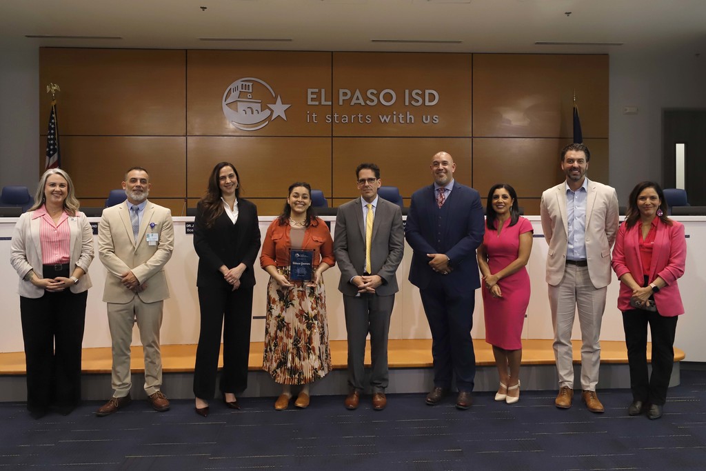 El Paso ISD Board of Trustees and Superintendent Dr. Brian Lusk were thrilled to recognize Rebecca Guerrero, educator at Young Women’s STEAM Research & Preparatory Academy for earning the James F. Veninga Outstanding Teaching of the Humanities Award. 📚🌟 This award is the highest honor presented by Humanities Texas and Ms. Guerrero was chosen from over 900 nominations statewide. 🏆