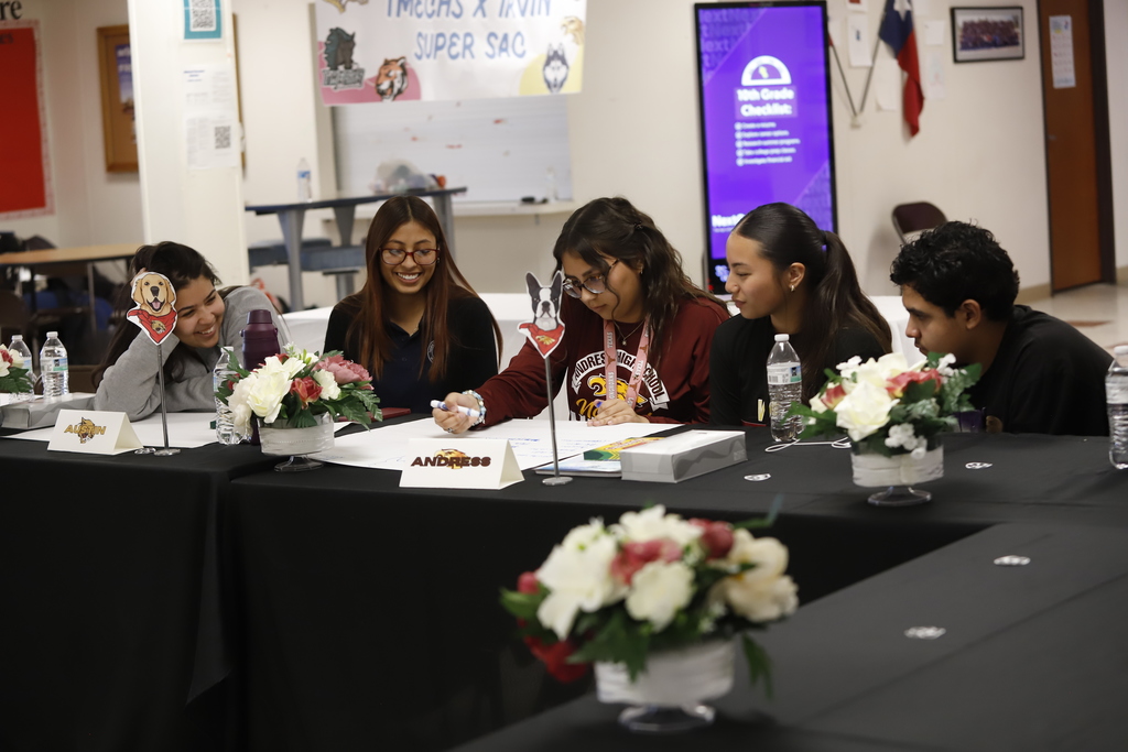 Superintendent Student Advisory Council students working together