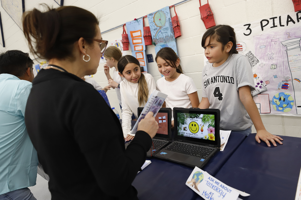 Mesita students talking to community member