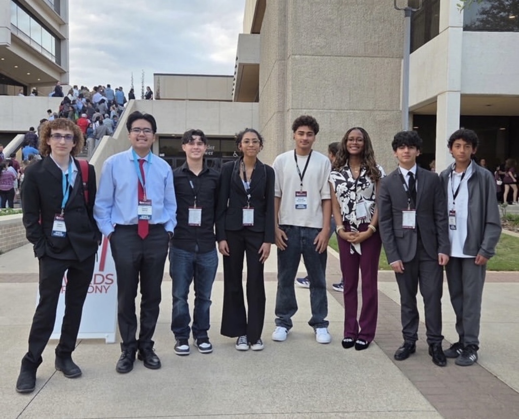 Group of El Paso ISD students take group photo at the Texas Science and Engineering Fair in College Station, Texas