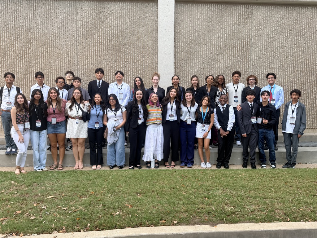 Large group of El Paso ISD students take group photo at the Texas Science and Engineering Fair in College Station, Texas