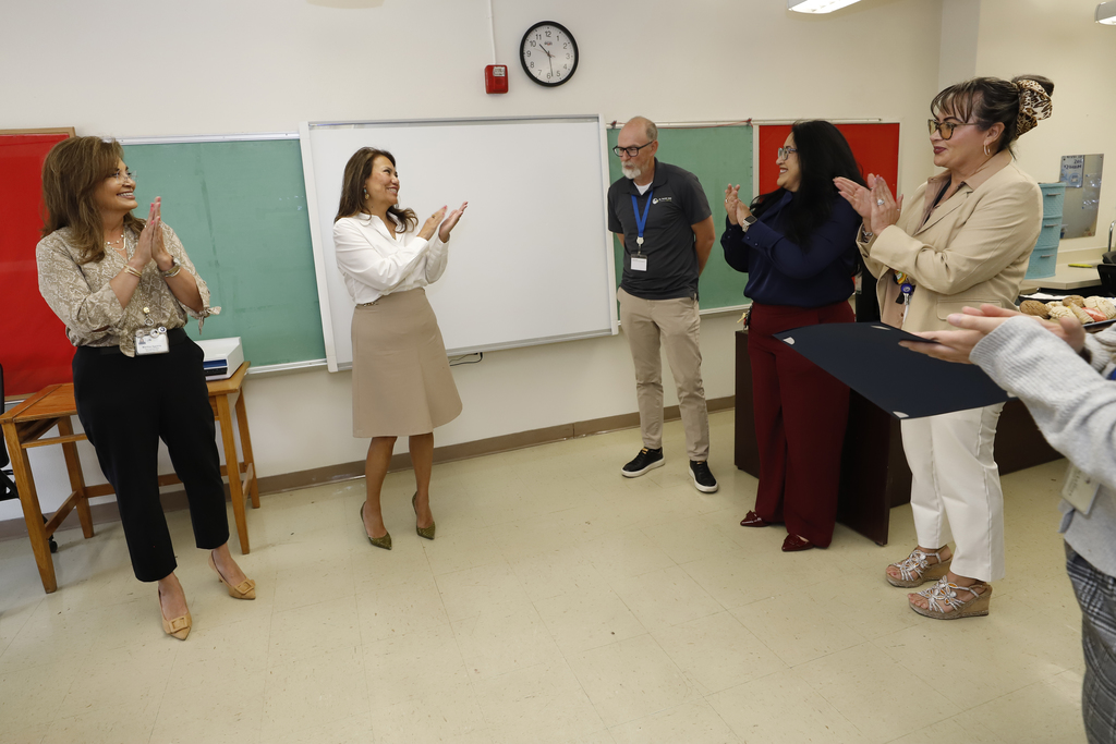 Congresswoman Veronica Escobar and El Paso ISD staff members clapping
