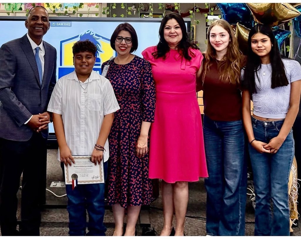 Mayor Renard Johnson takes group photo with Team of Excellence Award winner Nicolas Ontiveros Arrieta and Mesita staff and students
