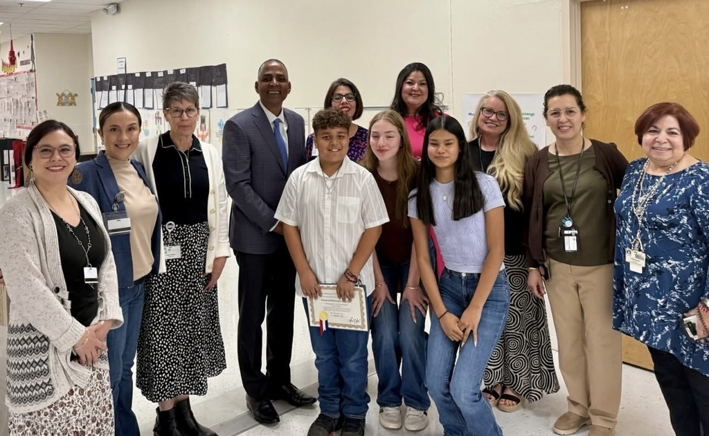 Mayor Renard Johnson takes group photo with Team of Excellence Award winner Nicolas Ontiveros Arrieta and Mesita staff and students