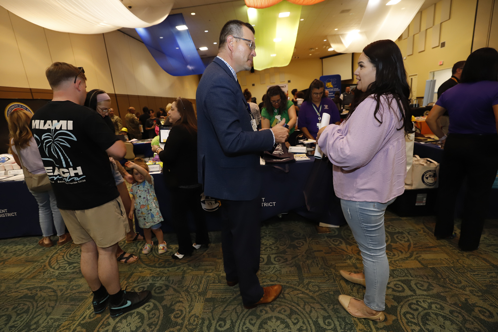 El Paso ISD staff member talks with community member