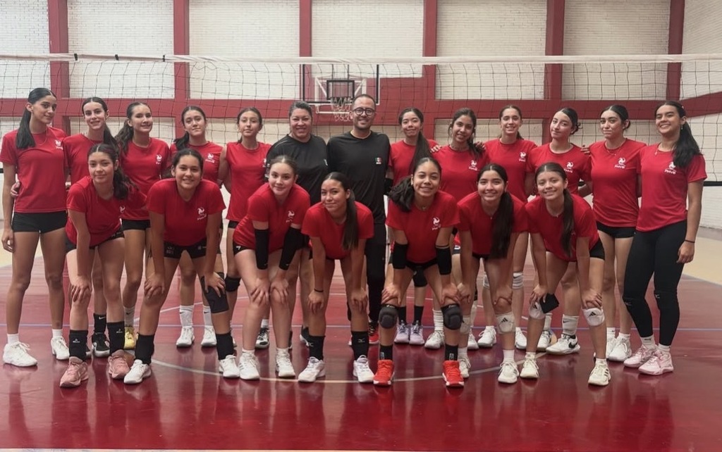 Photo of Gabriela Ayala with her team