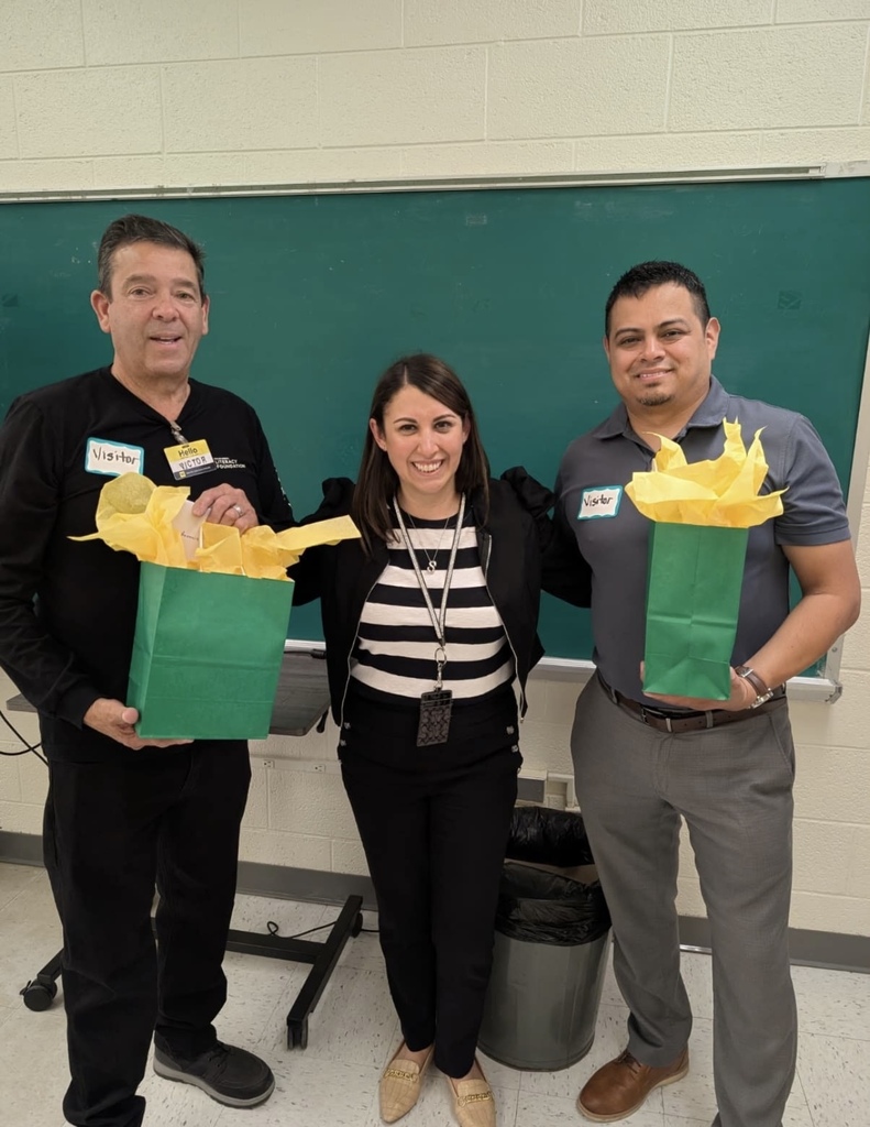 Lamar Elementary School staff member takes group photo with Dollar General Literacy Foundation