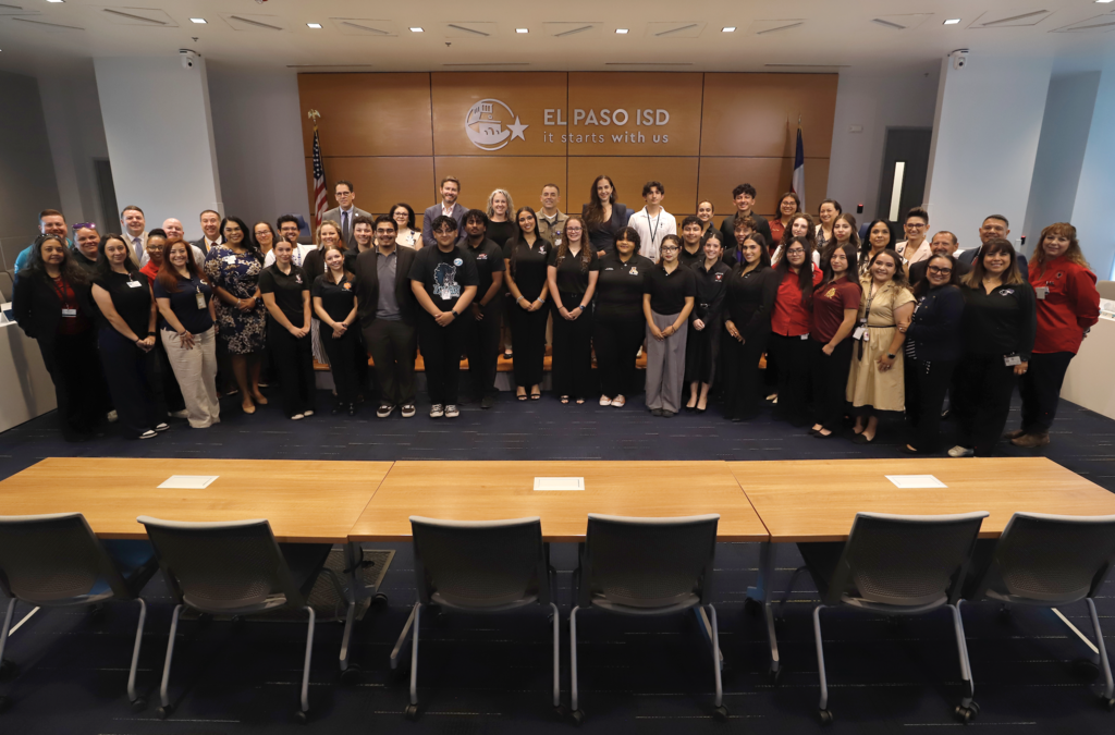 Group photo of El Paso ISD Board of Trustees, Superintendent Dr. Brian Lusk, and Superintendent Student Advisory Council