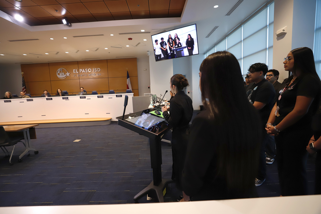 Superintendent Student Advisory Council student from Jefferson Silva High School presenting