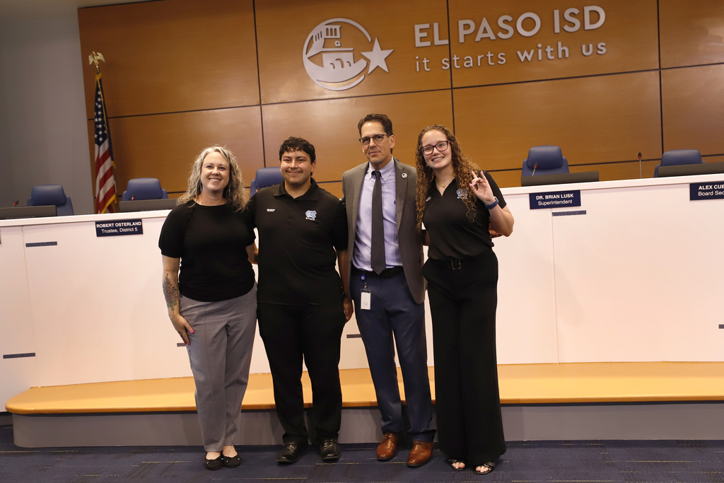 Superintendent Student Advisory Council students from Chapin High School, Superintendent Dr. Brian Lusk, and Trustee Mindy Sutton take group photo