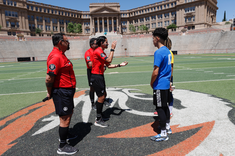 El Paso ISD students wait for coin toss at the Copa de District match