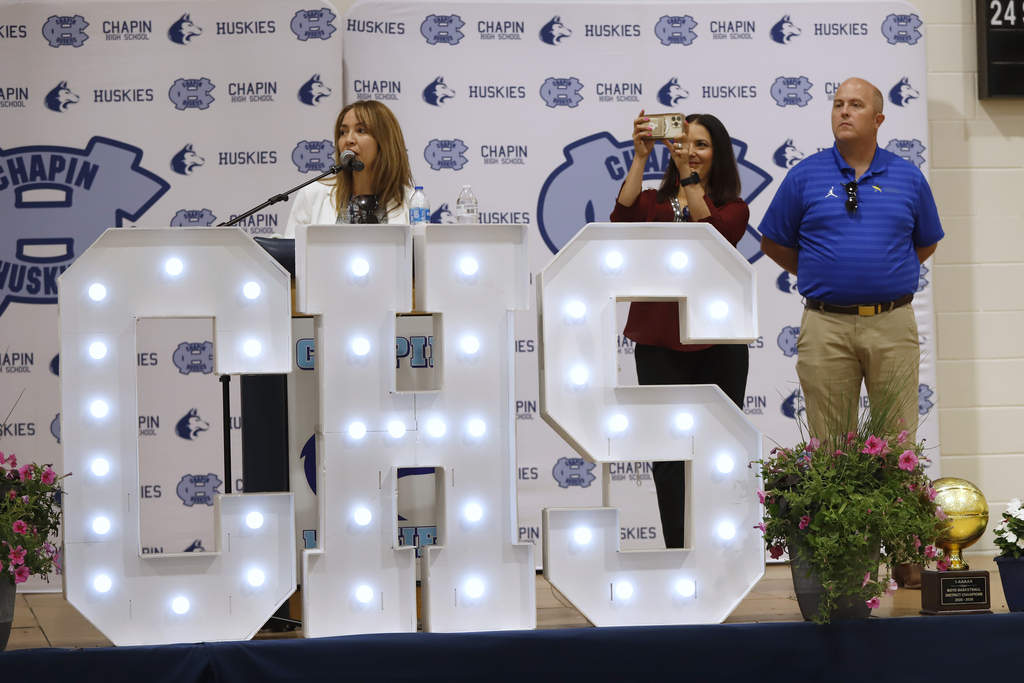 Chief Communication Officer Liza Rodriguez speaks at Chapin High School senior awards ceremony 