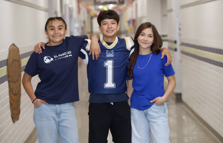 Murphree students smile for a group photo
