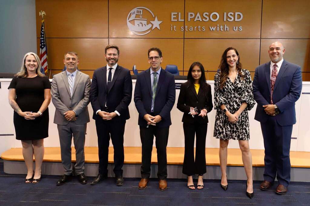 El Paso ISD Board of Trustees and Superintendent Dr. Brian Lusk were proud to recognize the extraordinary achievement of Shaheli De Silva, a talented wordsmith from the Young Women’s STEM Research and Preparatory Academy. 🐝🌟    Shaheli recently earned the title of Regional English Spelling Bee Champion and qualified for the National Spanish Spelling Bee Competition. 🏆    We are incredibly proud of Shaheli’s success and her ability to excel at the highest levels of competitive spelling. 👏