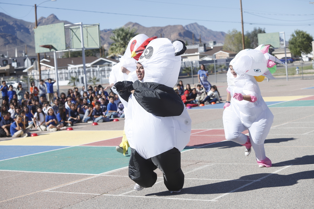 Sunrise Elementary inflatable race