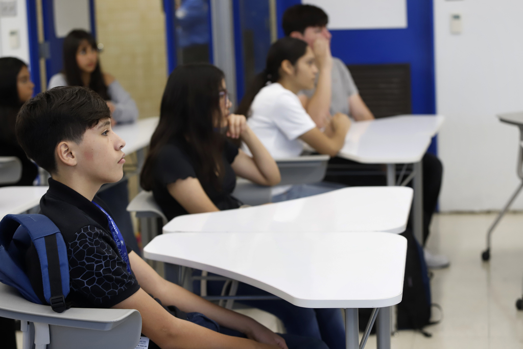 Bowie students listening in class