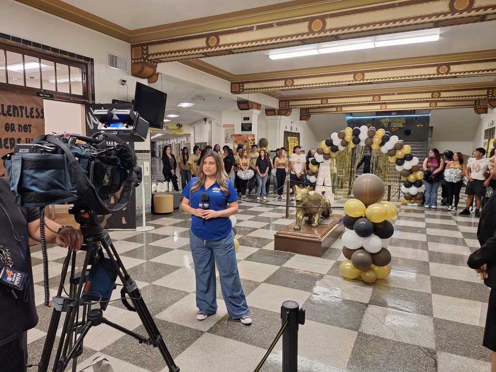 Media covering Austin High School on the first day of school