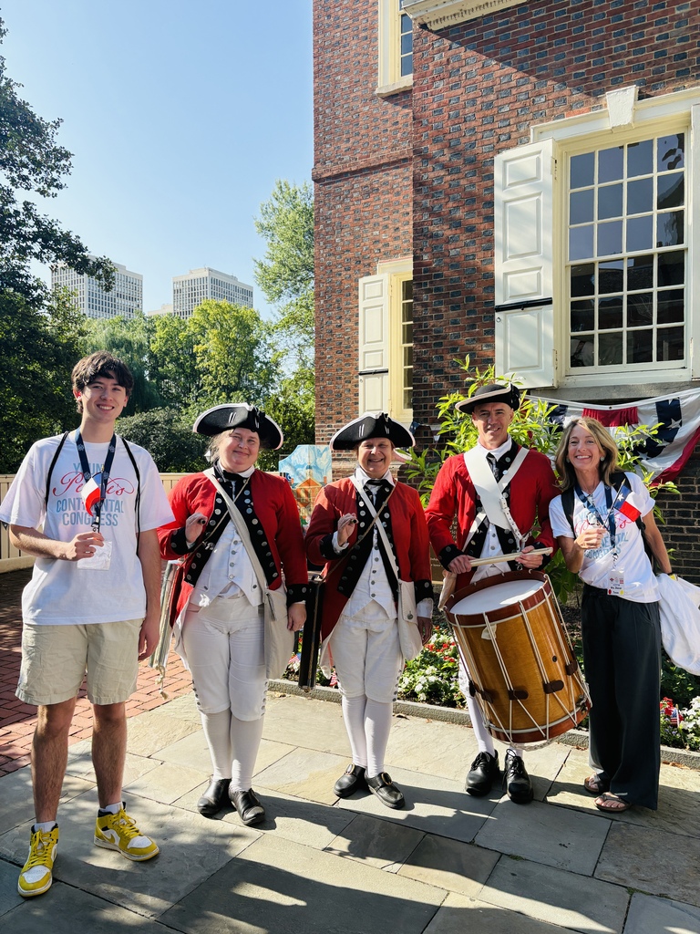Ascher Vicini and Kristen Shaver pose with revolutionary dressed people