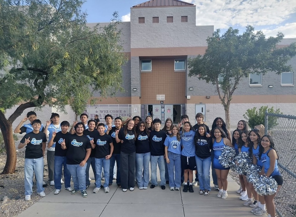 Chapin students take group photo after welcoming in Logan Elementary families on the first day of school