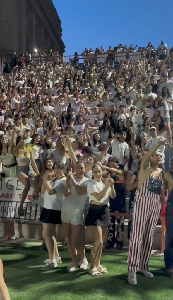 El Paso High School students participate in mannequin challenge at Battle of the Claw
