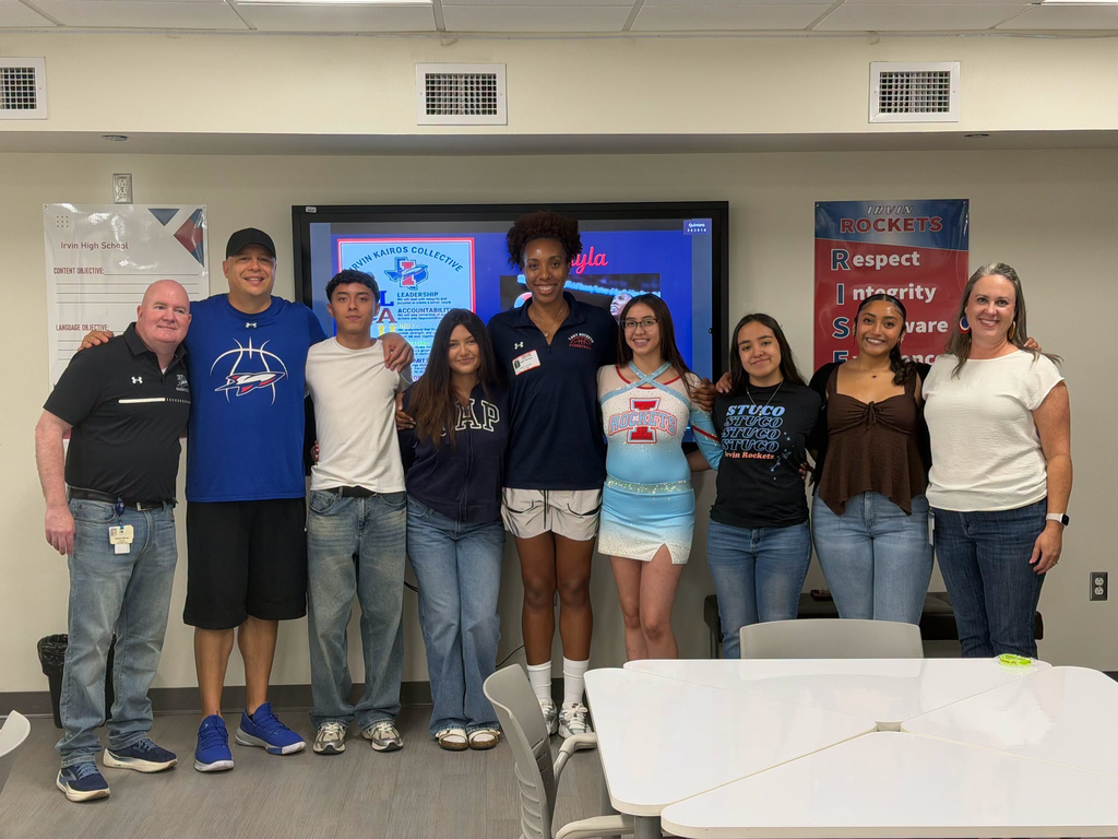 Kayla Thornton takes group photo with Irvin students and principal