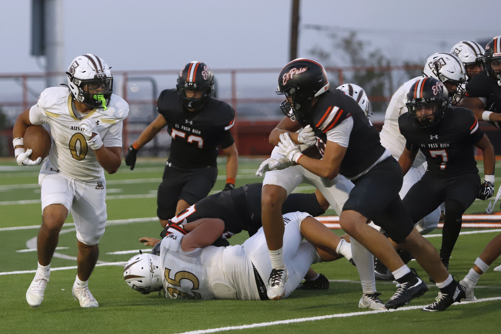 Joel Castaneda, Austin football