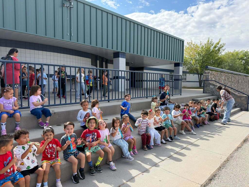 Kohlberg Elementary School students enjoying ice pops for Random Attendance Day