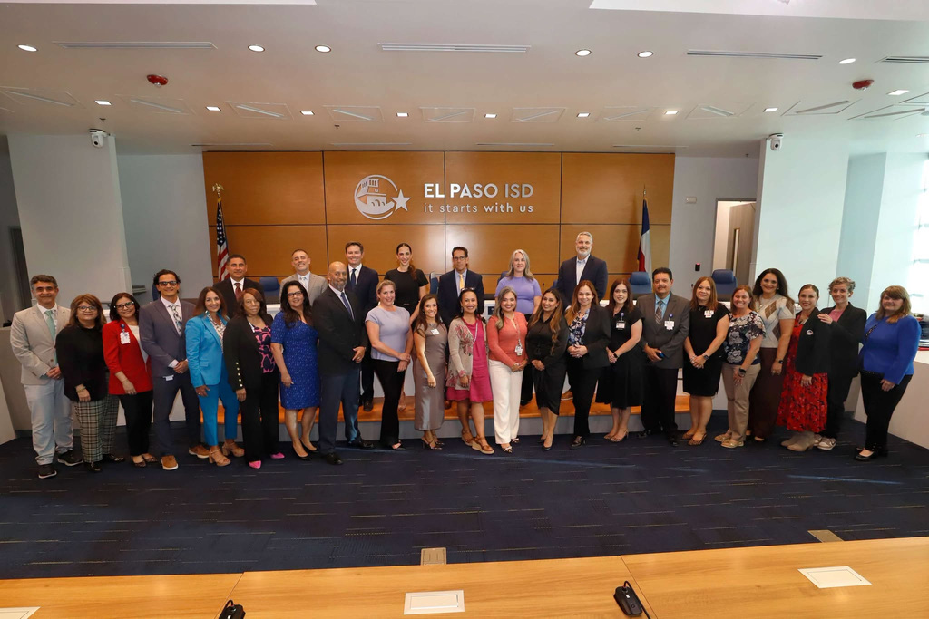Photo of El Paso ISD Elementary Principals with El Paso ISD Board of Trustees and Superintendent Dr. Lusk