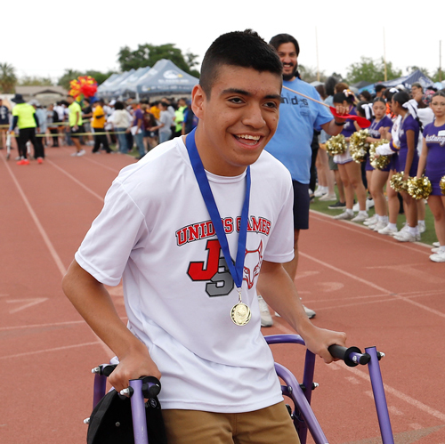 A student competes at the Unidos Games