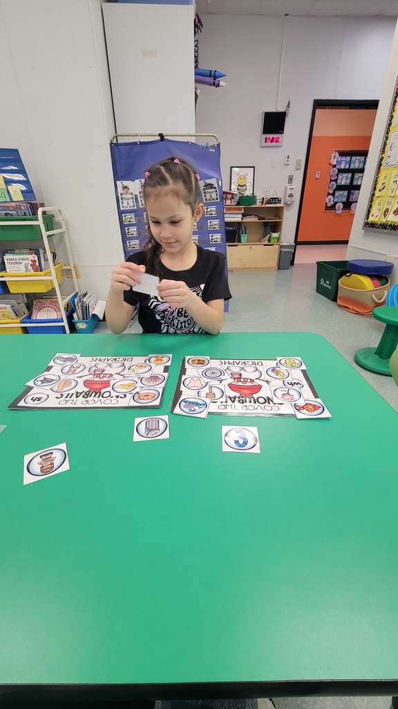 A student plays a winter themed literacy game