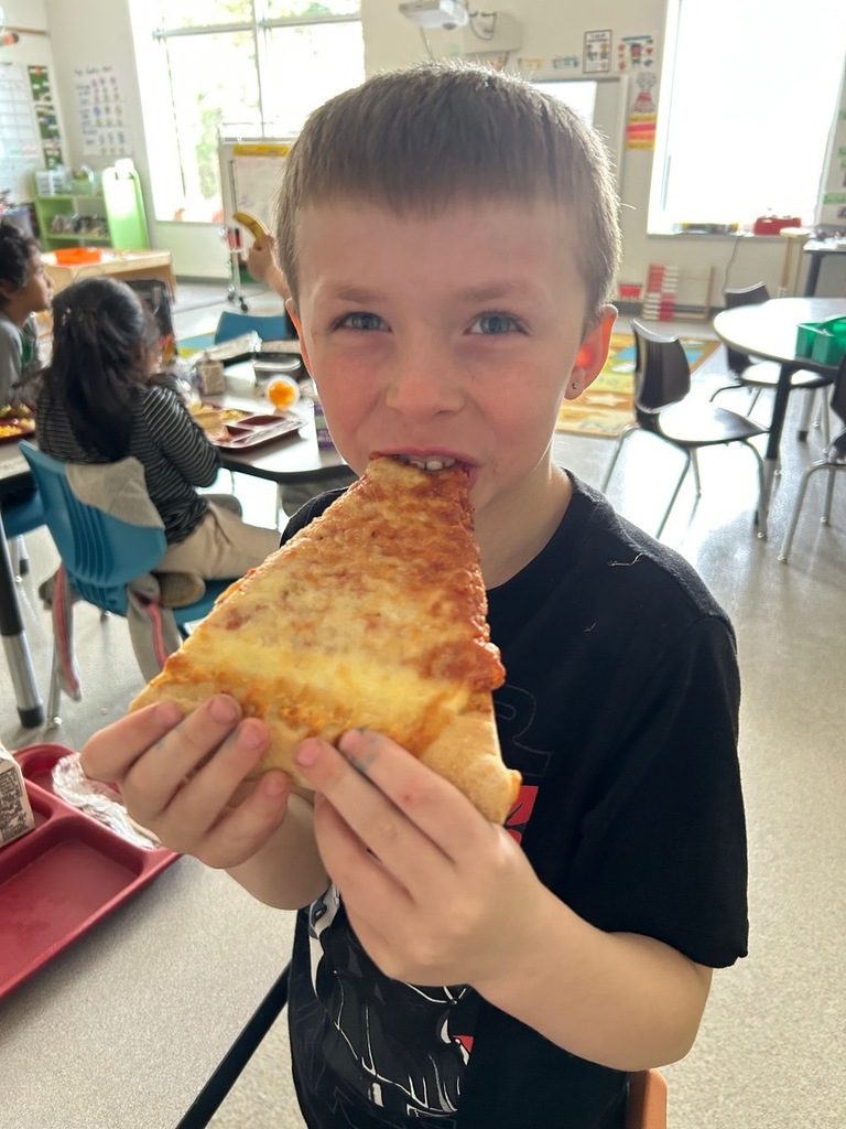 Kids enjoyed some stuffed crust pizza!
