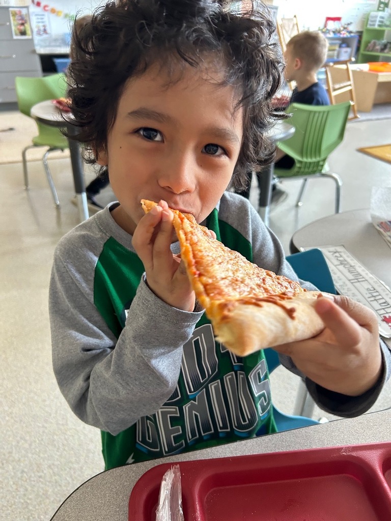 Kids enjoyed some stuffed crust pizza!