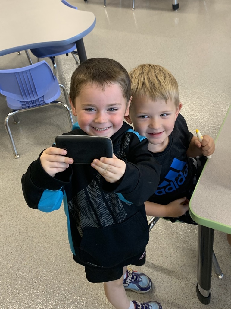 Our 4K classroom is full of imagination! One little learner had everyone smiling while pretending to take a selfie with a friend, play phone in hand, and a big “say cheese!